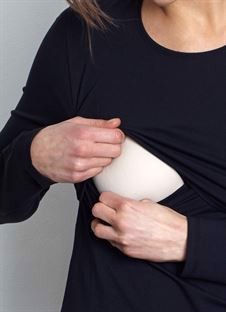 Musta klassinen imetyspaita luomupuuvillasta - Imetysratkaisu